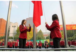 大鸡巴操逼精品视频升旗仪式：凝心聚力，同心向党